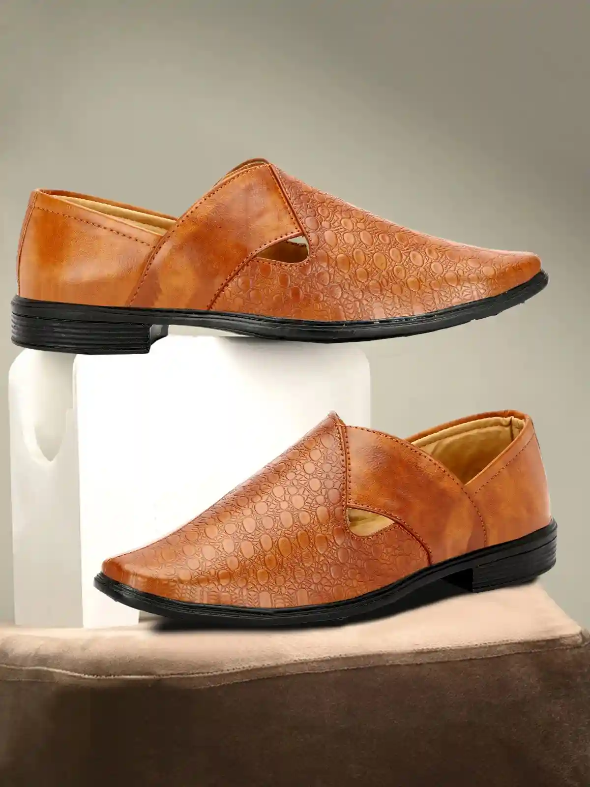 Men Round-Toe Slip-On Sandel