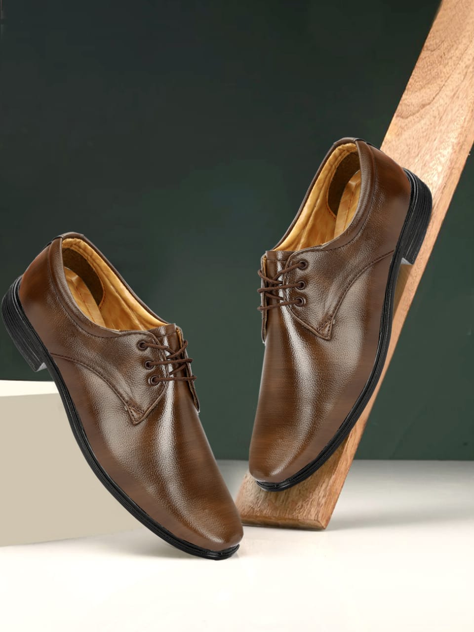 Pointed-toe Neat Look Lace-up Derby Shoes for Men